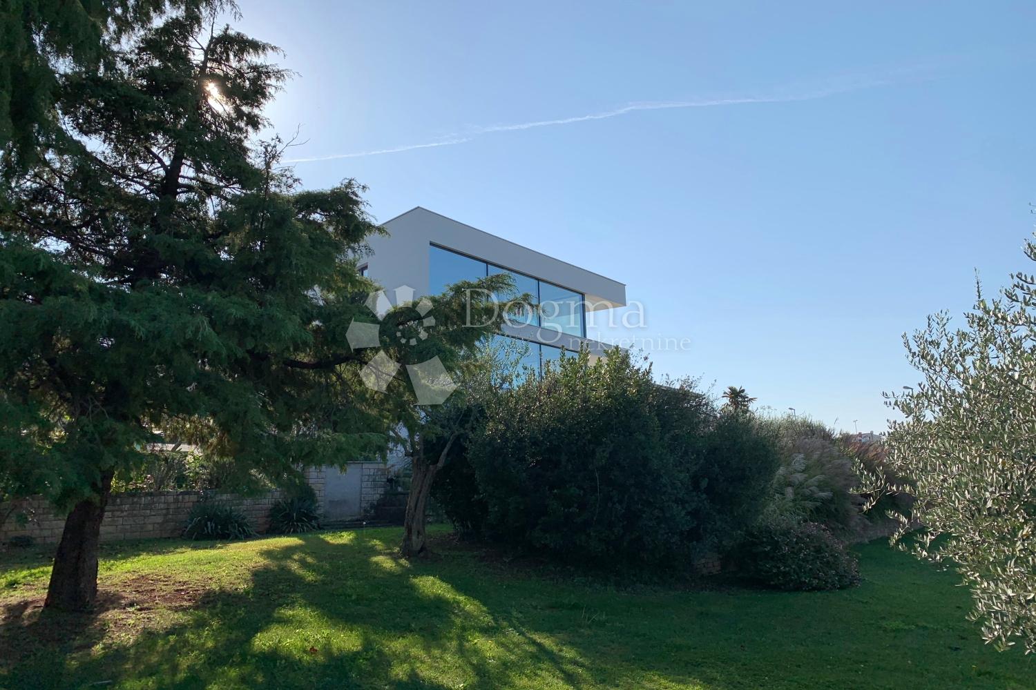 Main Image | ROVINJ – jedinstvena nekretnina, moderna vila s bazenom i pogledom na 